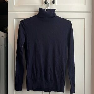 Marino wool navy turtleneck from Gap. Size S